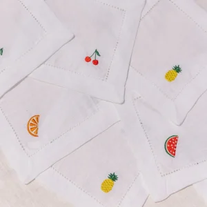 Roupa de mesa Mafra, em linho, com frutas bordadas