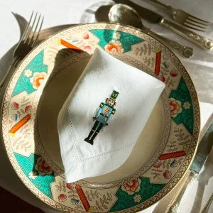Roupa de mesa Mafra, em linho, com soldados bordados