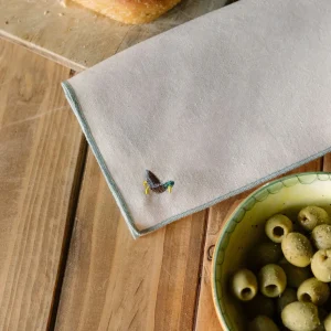 Roupa de mesa Nazaré em cru, em algodão, com animais da quinta bordados