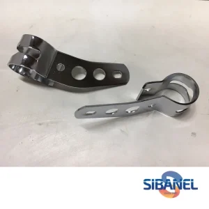 Suporte de farol com furos cromado – par